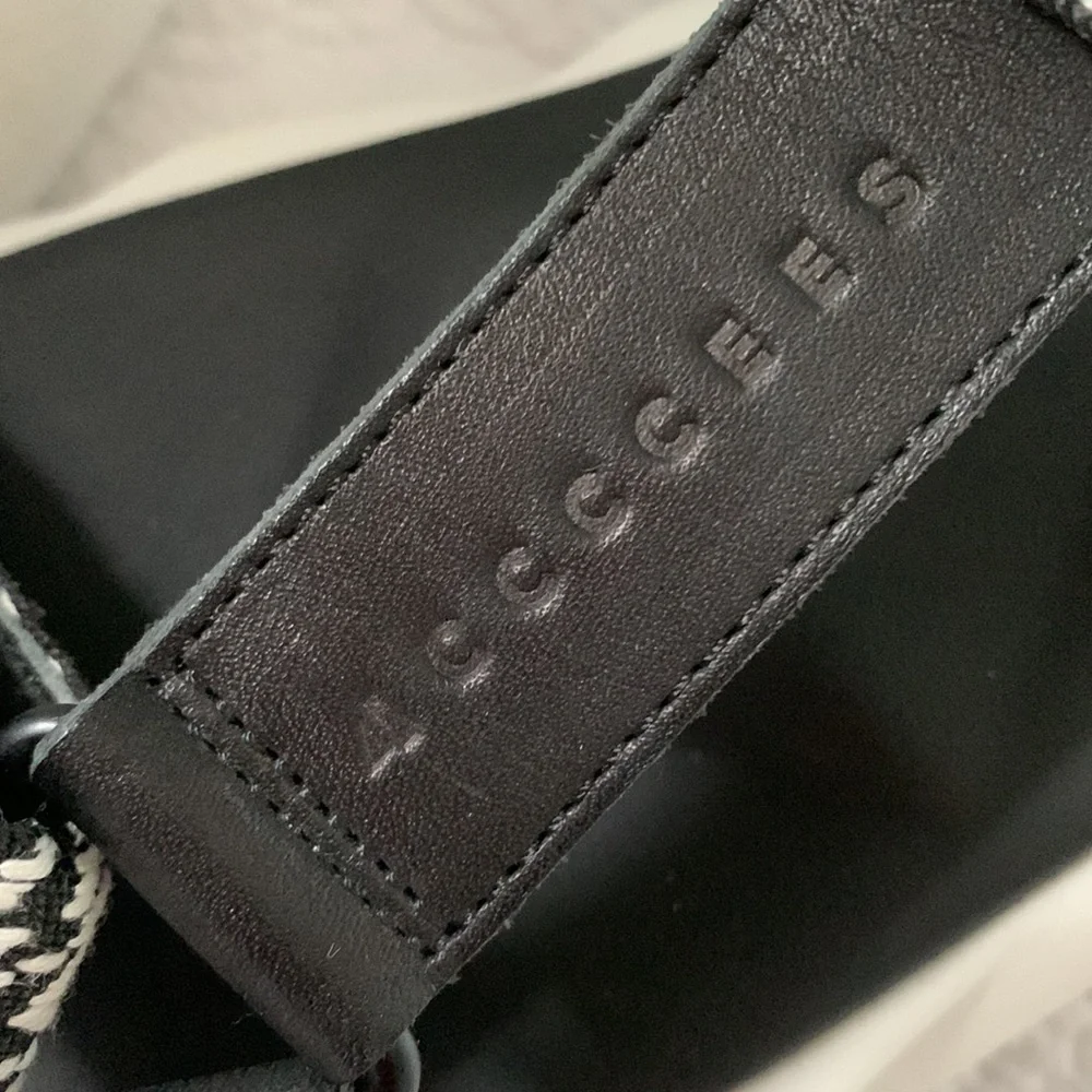 ❤️🔥❤️4CCCCEES BLACK & White sport sandal size 7 or 9 US❤️🔥❤️ - Picture 11 of 11